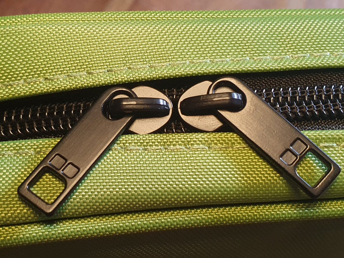 LIHIT LAB Book-Style Standard Zipper Pen Case (A7551)